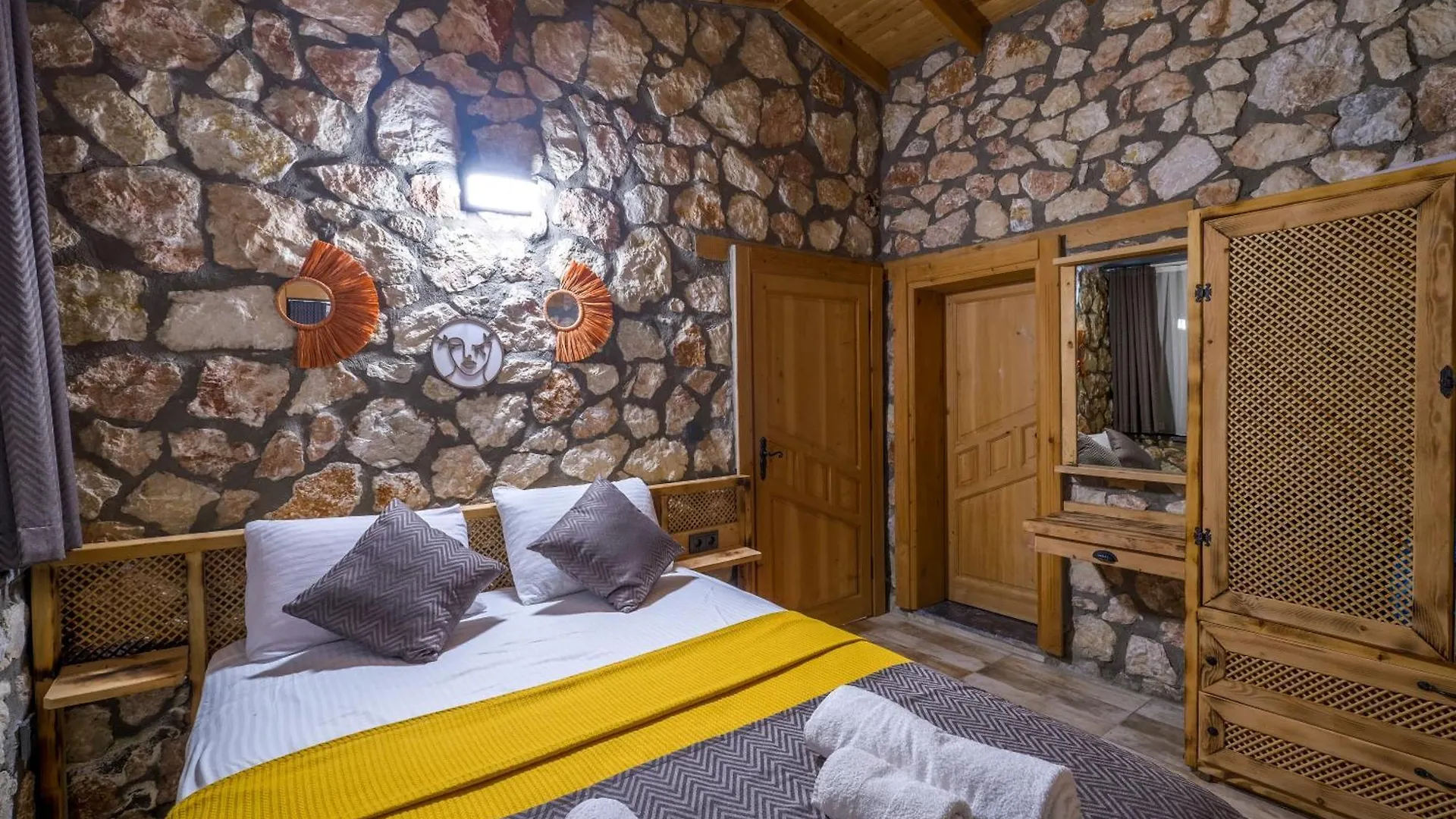 Villa Lueks Dinlenme Selale Kaydirak Havuzu Manzaralar Fethiye