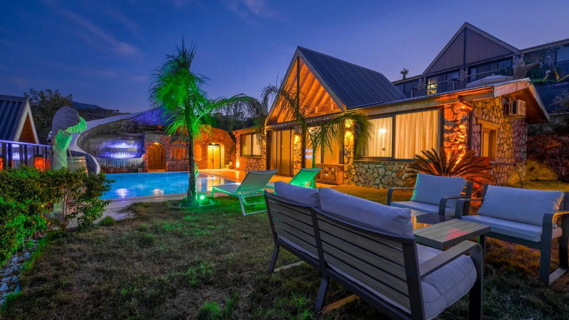 Lueks Dinlenme Selale Kaydirak Havuzu Manzaralar Villa Fethiye Turkey