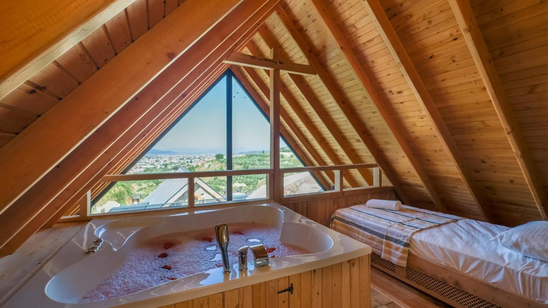 Lueks Dinlenme Selale Kaydirak Havuzu Manzaralar Villa Fethiye
