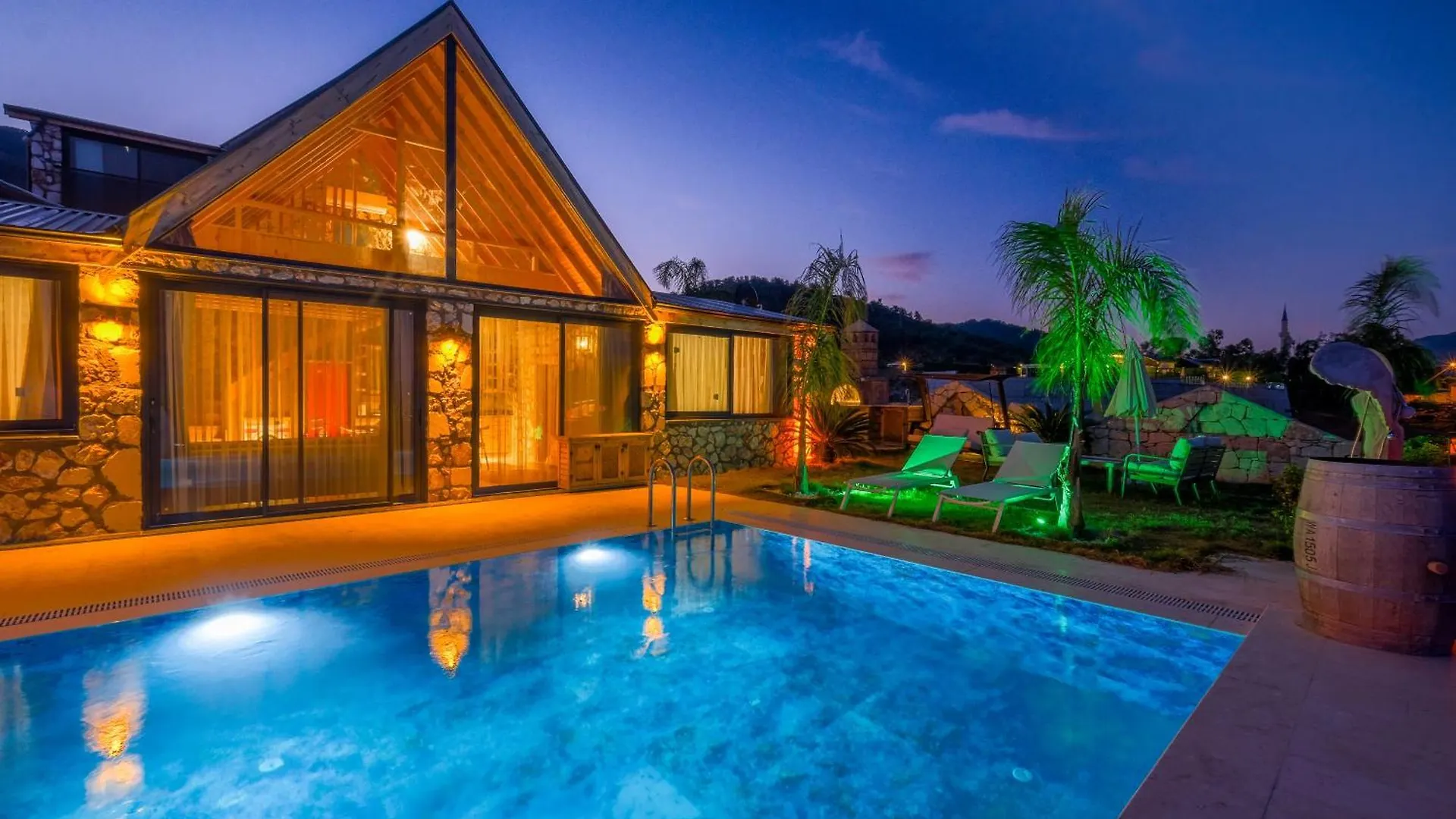 Villa Lueks Dinlenme Selale Kaydirak Havuzu Manzaralar Fethiye