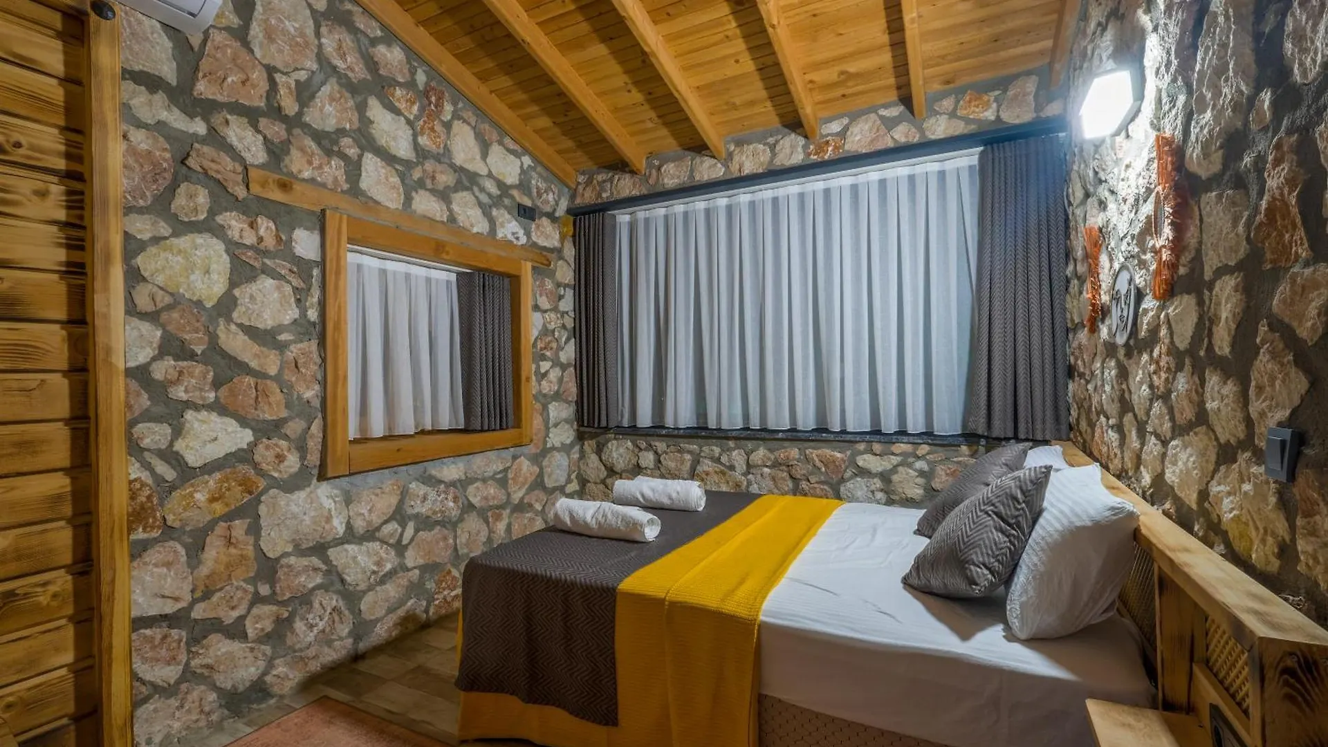 Lueks Dinlenme Selale Kaydirak Havuzu Manzaralar Villa Fethiye