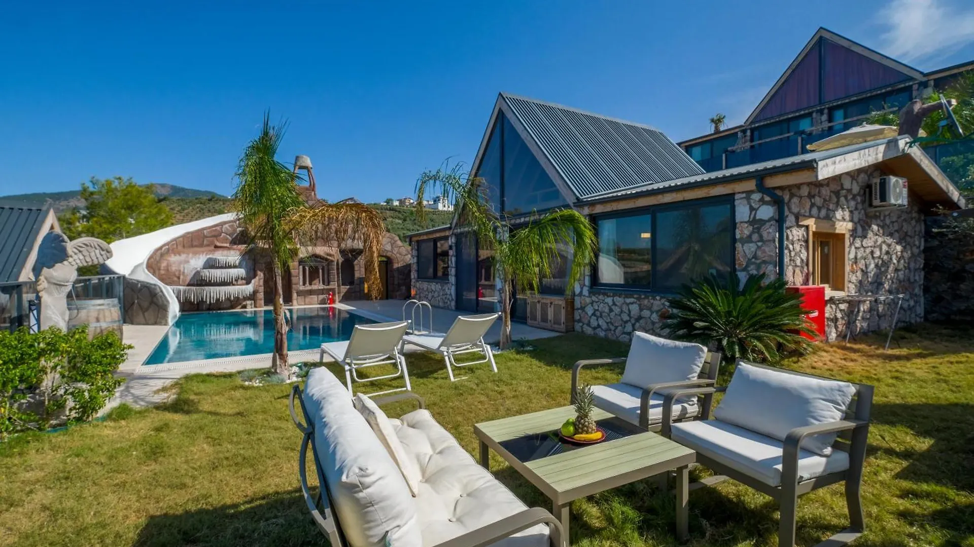 Lueks Dinlenme Selale Kaydirak Havuzu Manzaralar Villa Fethiye