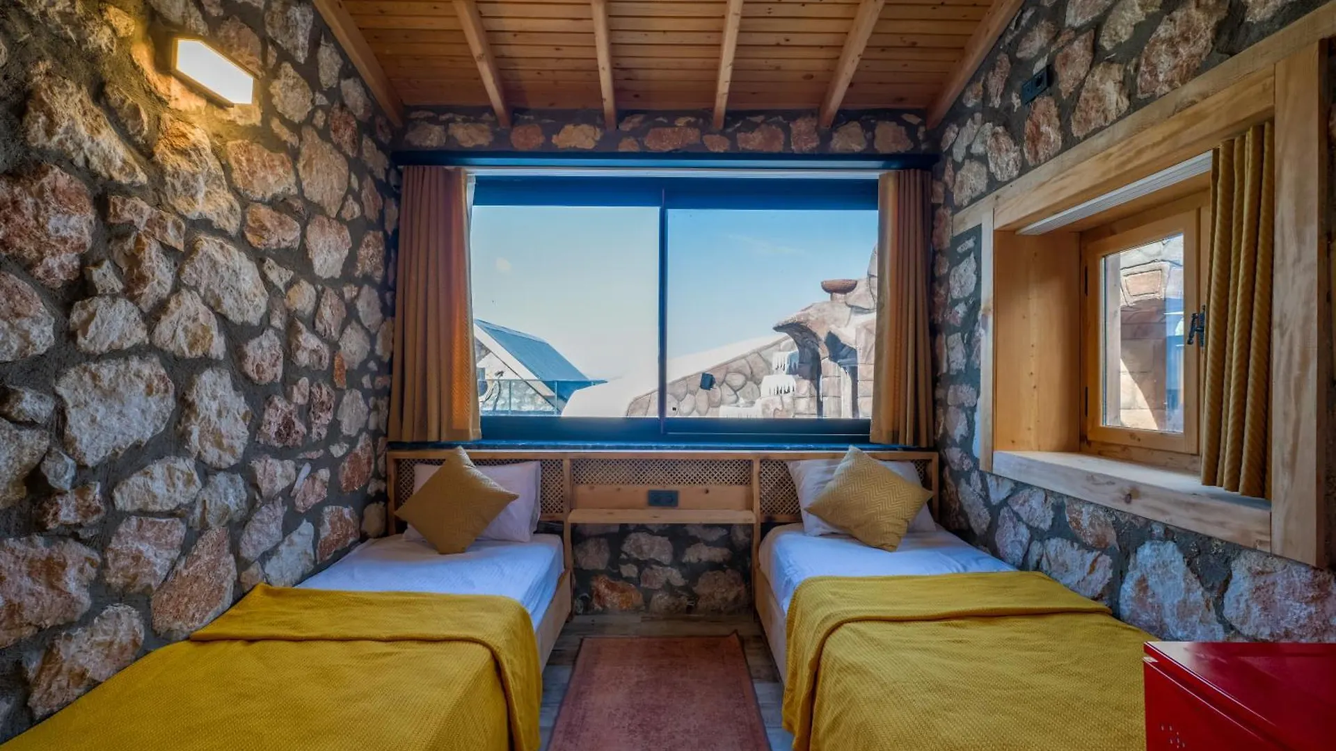 Lueks Dinlenme Selale Kaydirak Havuzu Manzaralar Villa Fethiye