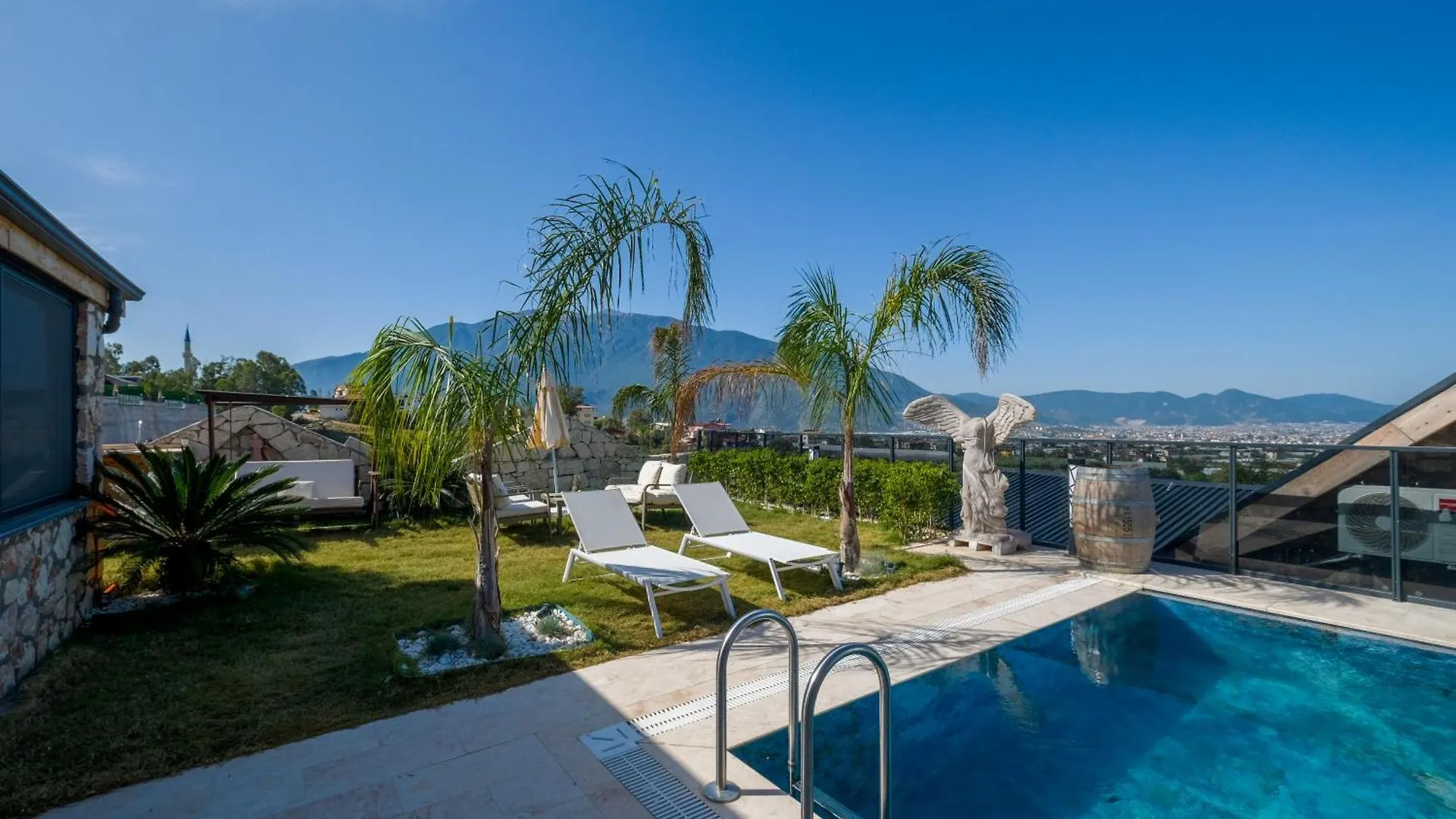 Lueks Dinlenme Selale Kaydirak Havuzu Manzaralar Villa Fethiye