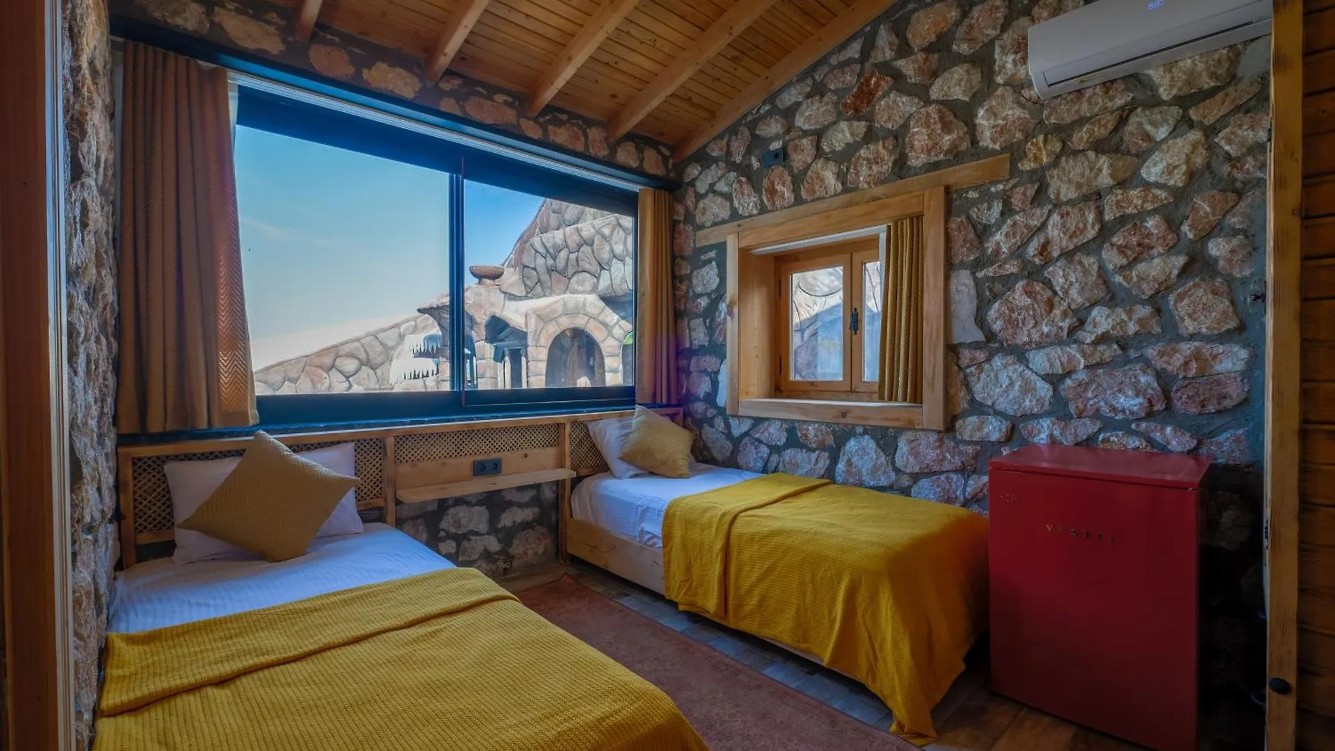 Lueks Dinlenme Selale Kaydirak Havuzu Manzaralar Villa Fethiye