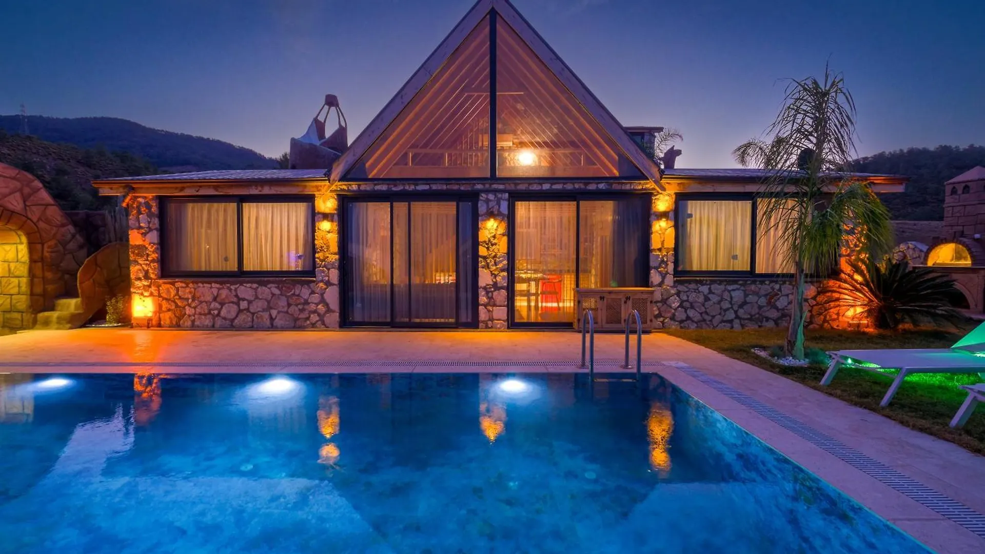 Lueks Dinlenme Selale Kaydirak Havuzu Manzaralar Villa Fethiye